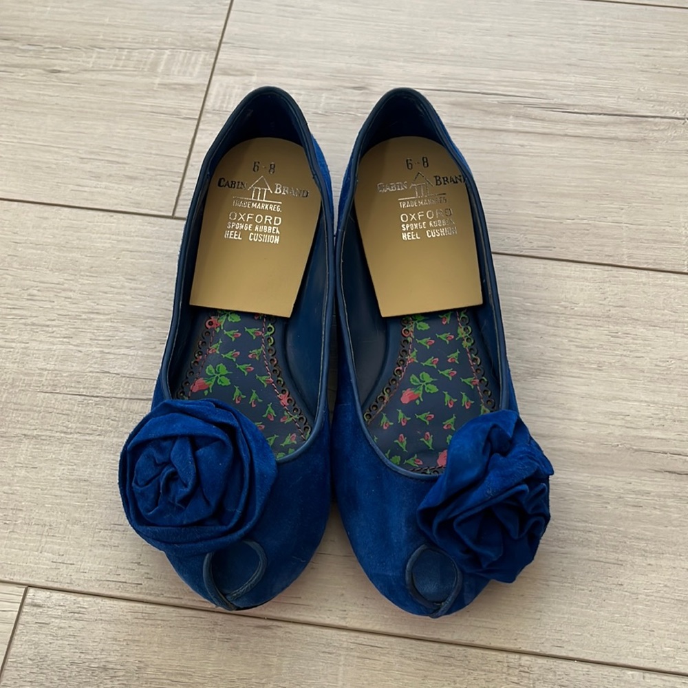 Betsy johnson blue suede flats size 6